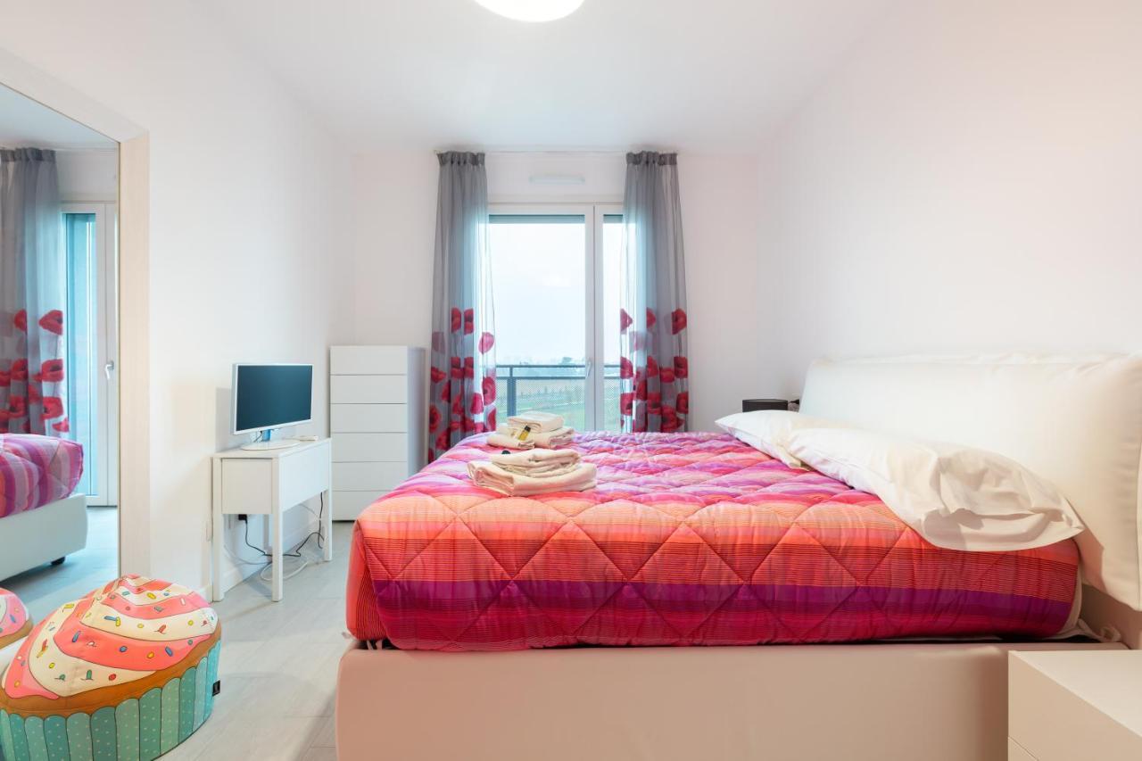 Fiera Milano Flat With Garage Lägenhet Exteriör bild